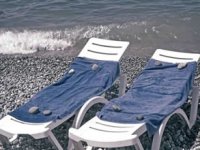 Tatil beldelerinde 'şezlong savaşları' kızıştı