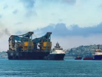 "Saipem 7000" İstanbul Boğazı'nda gemi trafiğini durdurdu