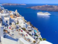 Santorini çöktü: Kruvaziyerler yolcularını karaya çıkarmıyor