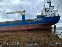 Kenya’da karaya oturan Türk gemisi kurtarılmayı bekliyor