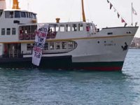 Vapurda  NATO’ya karşı pankart açan 4 kişi gözaltında