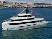 Mengi Yay Yachts Amphib II’yi suya indirdi