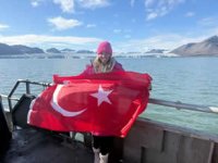 Deniz Kayadelen, Kuzey Kutbu'nda yüzen ilk Türk oldu