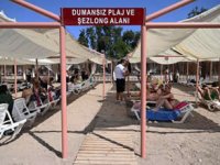 Kemer'de 'Dumansız Plaj' uygulaması başladı