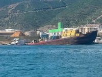 Hereke Limanı’nda demirli gemi battı
