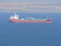 Bacasında yangın çıkan Tanker, demirletildi