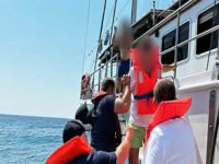 Marmaris'te tekne karaya oturdu: 11 kişi kurtarıldı