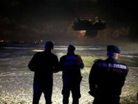 Alabora olan teknedeki polislerden biri öldü, biri kayıp