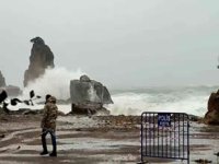 Amasra’da deniz çıldırdı: Dalga boyu 10 metreyi aştı