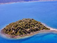 Yunanistan'da 3 plajlı ada satışa çıkarıldı