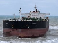 Sarıyer’de karaya oturan tanker kurtarıldı