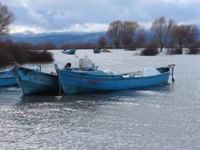 Beyşehirli balıkçılar balık avına kar molası verdi