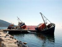 Narlı İskelesi’ndeki gemi tamamen sulara gömüldü