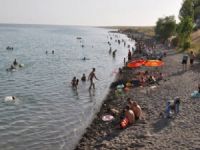 Van Gölü sahilinde bomba bulundu