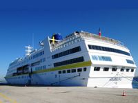 Sezonun ilk gemisi "Hamburg" Çanakkale'ye demirledi