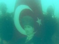 Denizci öğrenciler Şehitler Günü anısına daldılar