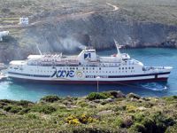 Yunan feribotu M/F VITSENTZOS KORNAROS, Kasos Adası'nda karaya oturdu