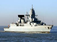 Alman savaş gemisi Afrika'da balıkçı teknesine ateş açtı