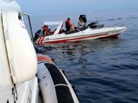 Foça'da kaçak göçmen taşıyan tekne battı
