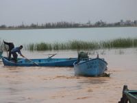 Beyşehir'de aşırı yağış balıkçı teknelerini batırdı