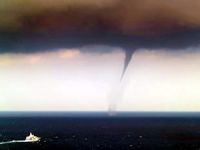 İzmir Körfezi’nde çifte hortum korkuttu