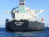 Ahırkapı'da karaya oturan petrol tankeri kendi imkanlarıyla kurtulmayı deniyor