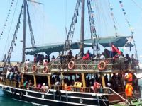 Antalya'da tur teknesiyle İtalya'ya gitmek isteyen 300 Suriyeli yakalandı