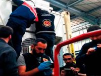 Mersin Limanı'nda 1 ton esrar yakalandı