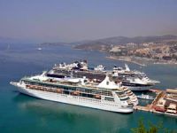 Kuşadası'na bir günde 6 kruvaziyer gemisi birden geldi