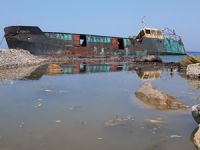 Datçalılar 5.5 yıldır yan yatan geminin kaldırılmasını bekliyor!