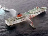 Japonya'da içinde yük ve yolcu bulunan feribotta yangın çıktı