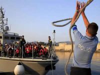 Ege Denizi'nde insan kaçakçıları ile güvenlik güçleri arasında çatışma