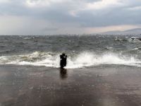 İzmir'de deniz taştı, Cumhuriyet meydanı sular altında kaldı