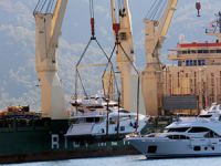 Marmaris'teki lüks yatlar kargo gemisiyle gönderiliyor