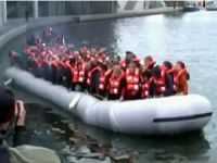 Alman vekiller göçmen empatisi için bota bindi