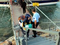 Beyşehir'de tekneden iskeleye çıkmak isterken pusetten göle düşen bebek kurtarıldı