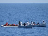 Akdeniz'de 48 saatte 300 kaçak mülteci boğulmaktan kurtarıldı