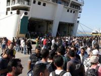 Yunan hükümeti mülteci taşımak için gemi kiralayacak