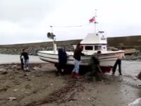 Fırtına balıkçı barınağının girişini kumla kapattı, tekneler mahsur kaldı