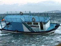 Ayvacık sahilinde ahşap tekne karaya oturdu