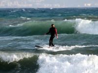 Alanya'da Kasım ayı sonunda sörf keyfi yaptılar