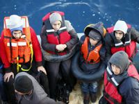 TCSG UMUT, Ege Denizi'nde 109 kaçak göçmeni hayata bağladı