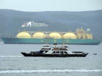 "LNG Rivers" adlı tanker Çanakkale Boğazı'nı trafiğe kapattı
