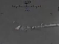 İran gemisinin roket fırlatma anını ABD helikopterleri görüntüledi