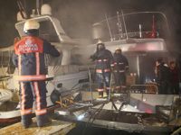 Bebek sahilinde lüks tekne yandı