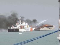 Fethiye'de Rus işadamının lüks yatı cayır cayır yandı