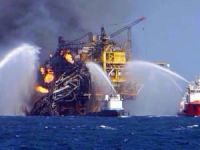 Meksika'da petrol platformunda yangın: 2 ölü, 8 yaralı