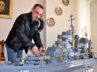 Çöpe atılan atıklardan gemi yaptı