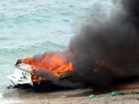 Didim'de kıyıdaki tekne cayır cayır yandı