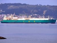 Boğazdan geçen doğalgaz tankeri deniz trafiğini  kapattı